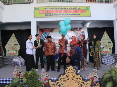 Pelepasan Balon dan Burung Dara